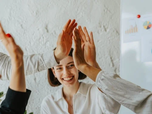 Rüyada Ata Ot Yüklemek: Gizemli Anlamları