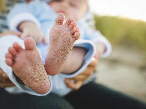 Rüyada Ayakkabısız Dışarı Çıkmak: Bilinçaltının Mesajı Nedir?