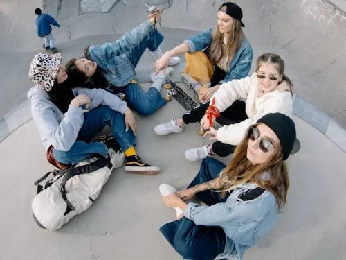 Rüyada Koltuk Taşımak: Hayatınızın Yükü Mü, Yeni Bir Başlangıç mı?