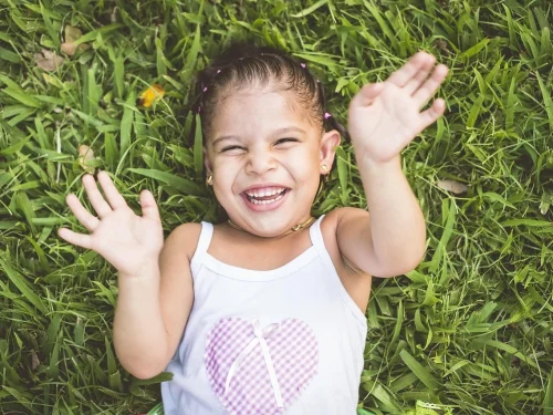 Rüyada Büyü Kağıdı Yakmak: Ruhsal Prangalardan Özgürleşmek