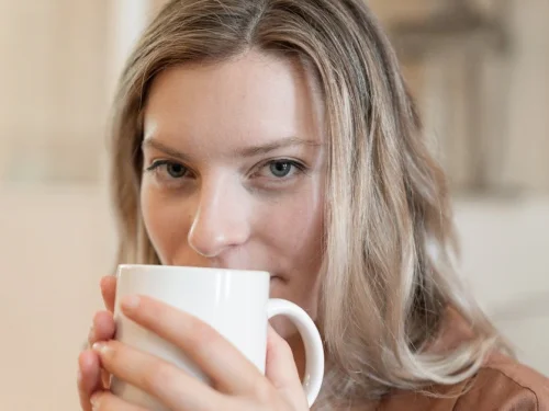 Rüyada Çatısız Eve Taşınmak: Güvenli Alanınız Ne Anlama Geliyor?