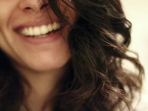 Rüyada Düşen Dişi Yıkamak: Kayıpların Arınma Sırrı