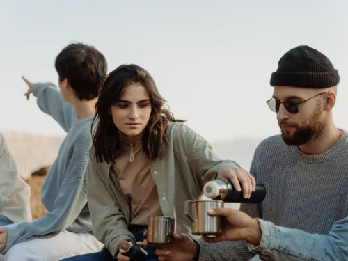 Rüyada Elbise Kaybı: Ruhunuzun Çıplaklığı mı, Özgürleşmesi mi?