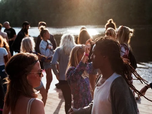 Evde Aslan Beslemek: Güç ve Kontrol Rüyası