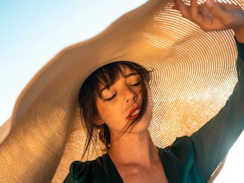 Rüyanızda Kedi Almak: Huzur mu, Sürpriz mi?