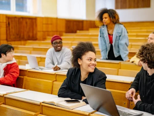 Rüyada Karanlıkta Bekleyiş: Ruhunuzun Fısıltısı