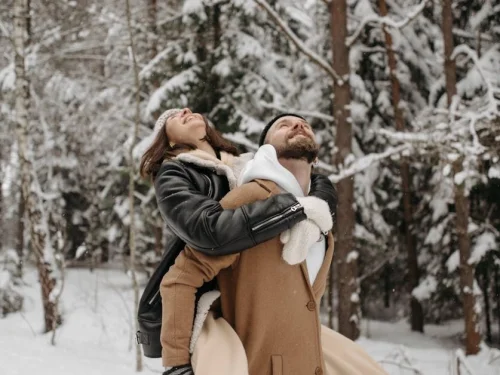 Rüyada Mavi Saten Gecelik: Gizemli Arzularınızın Aynası