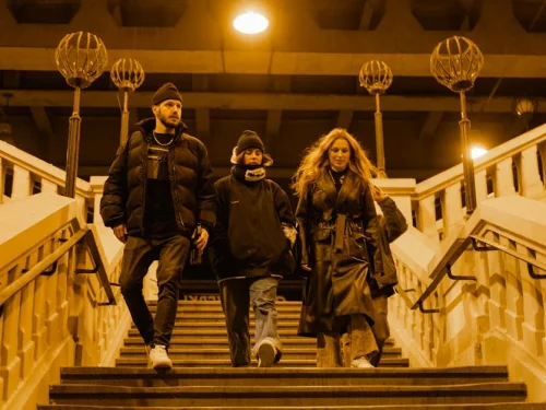 Renk Cümbüşü: Rüyada Renkli Muhabbet Kuşu Yakalamak Ne Anlama Gelir?