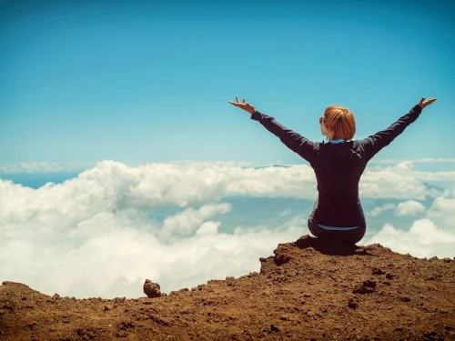 Rüyada Suyun İzini Silmek: Duygusal Temizlik mi, Unutulmuşluk mu?